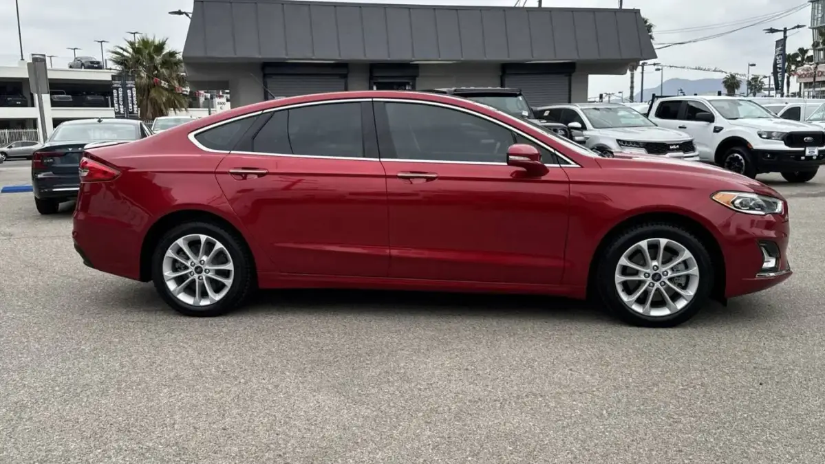 2020 Ford Fusion Energi - Images - 3