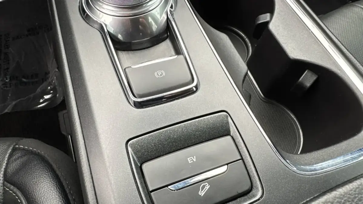2020 Ford Fusion Energi - Images - 17
