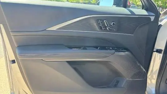 2025 Cadillac Lyriq 1GYKPNRL0SZ310091
