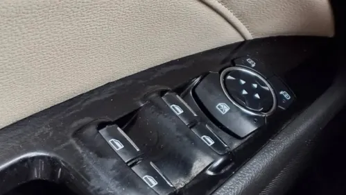 2015 Ford Fusion Energi - Images - 9