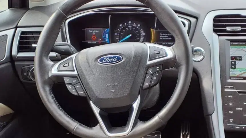 2015 Ford Fusion Energi - Images - 12
