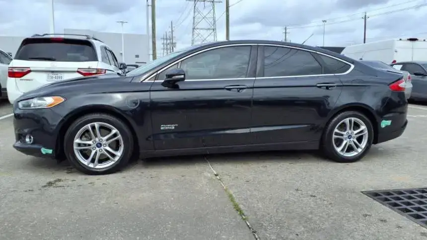 2015 Ford Fusion Energi - Images - 21