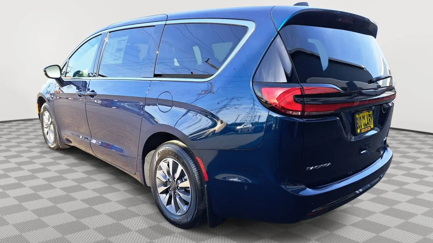 2025 Chrysler Pacifica 2C4RC1S79SR560476