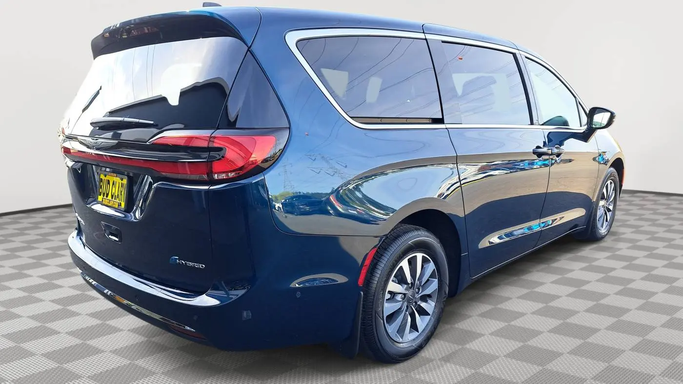 2025 Chrysler Pacifica 2C4RC1S79SR560476