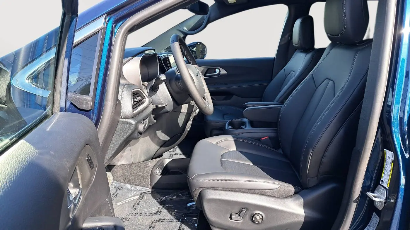 2025 Chrysler Pacifica 2C4RC1S79SR560476
