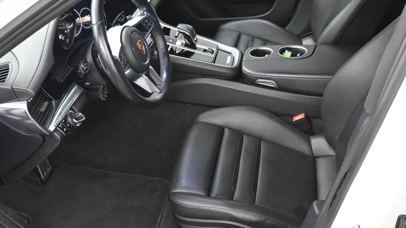 2018 Porsche Panamera WP0AE2A70JL130311