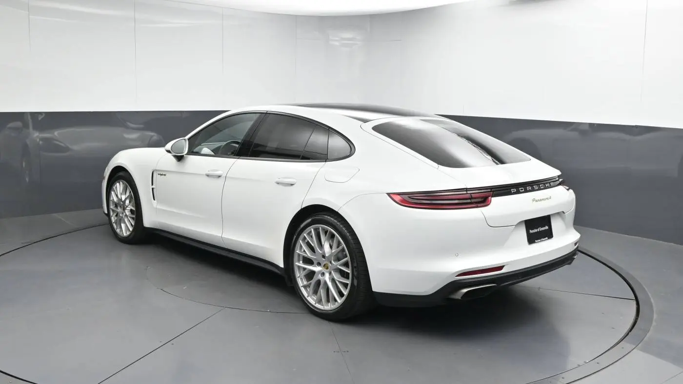 2018 Porsche Panamera WP0AE2A70JL130311