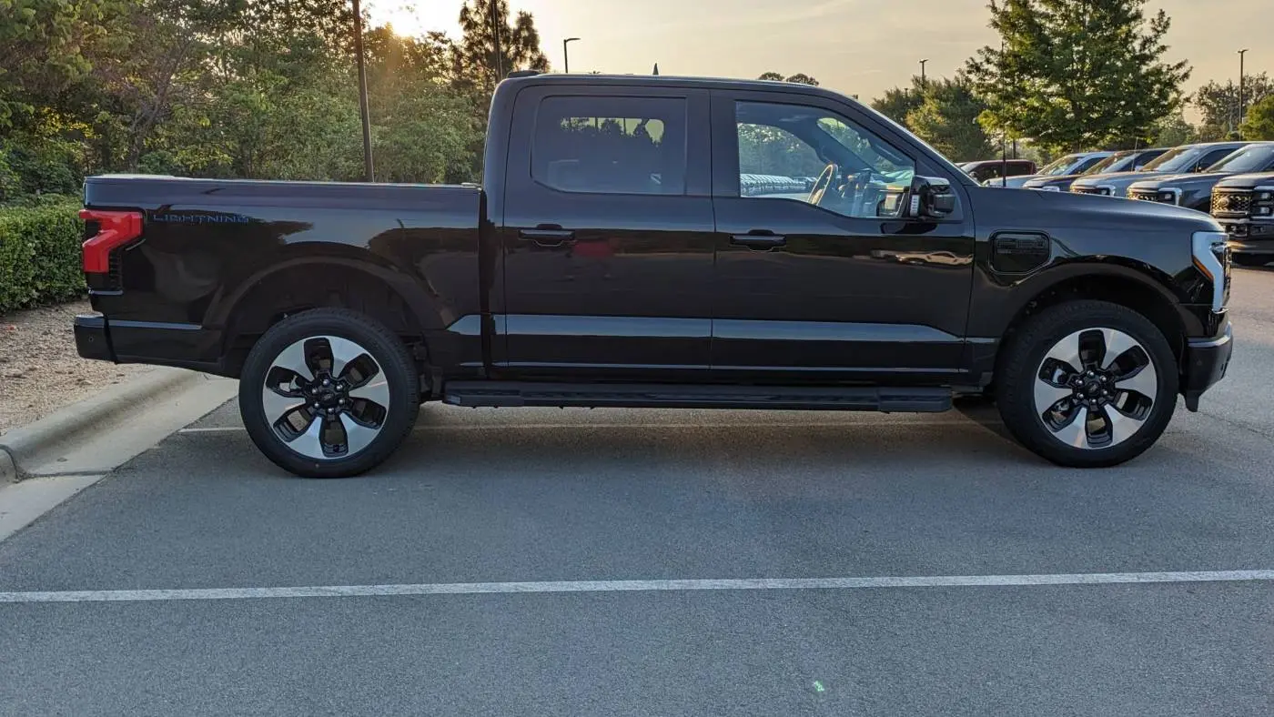 2022 Ford F-150 Lightning 1FT6W1EV7NWG06550