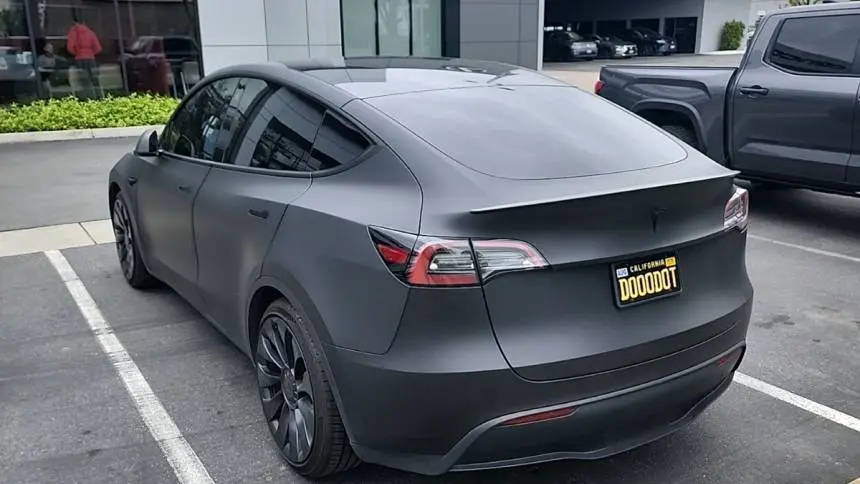 2022 Tesla Model Y 7SAYGDEF8NF513656