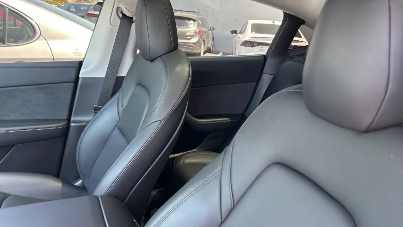 2022 Tesla Model Y 7SAYGDEF8NF513656