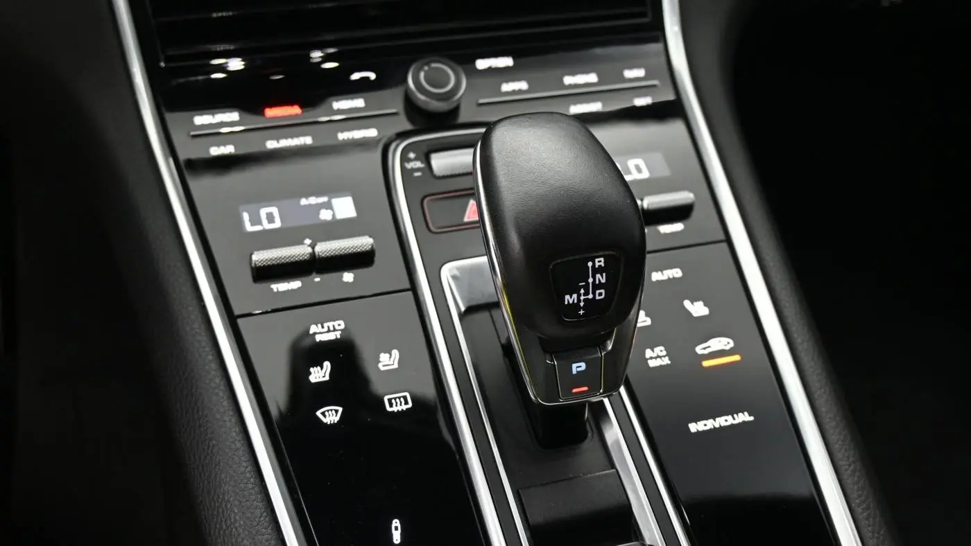 2018 Porsche Panamera WP0AE2A70JL130311