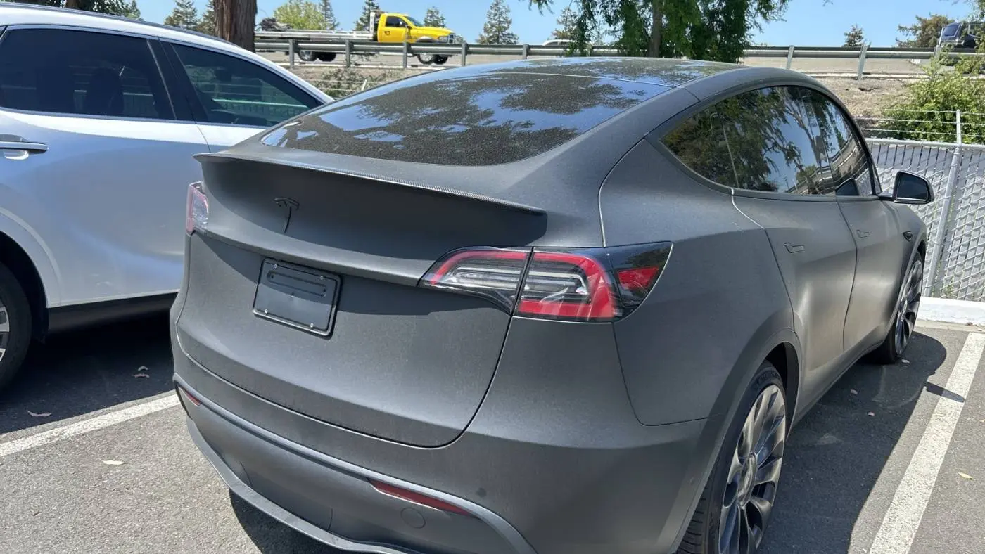 2022 Tesla Model Y 7SAYGDEF8NF513656
