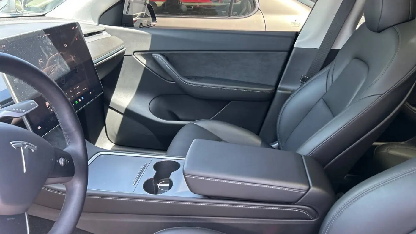 2022 Tesla Model Y 7SAYGDEF8NF513656