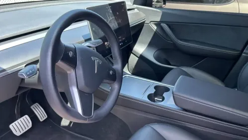 2022 Tesla Model Y 7SAYGDEF8NF513656