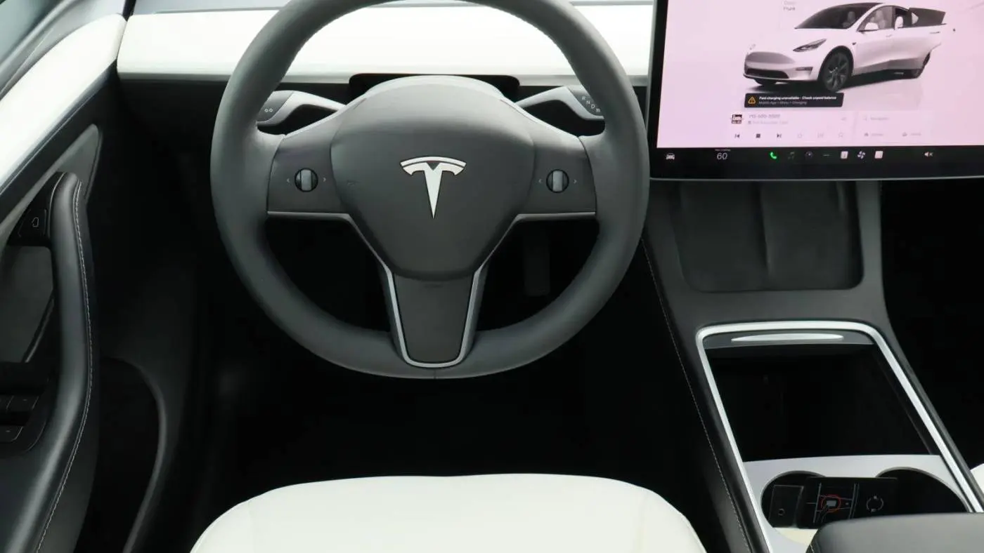 2024 Tesla Model Y 7SAYGDEE9RF117281