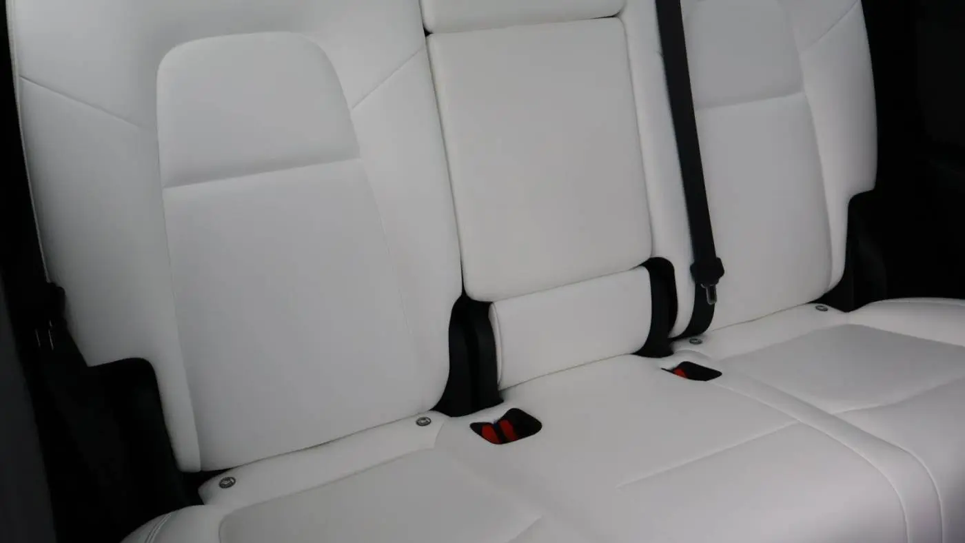 2024 Tesla Model Y 7SAYGDEE9RF117281