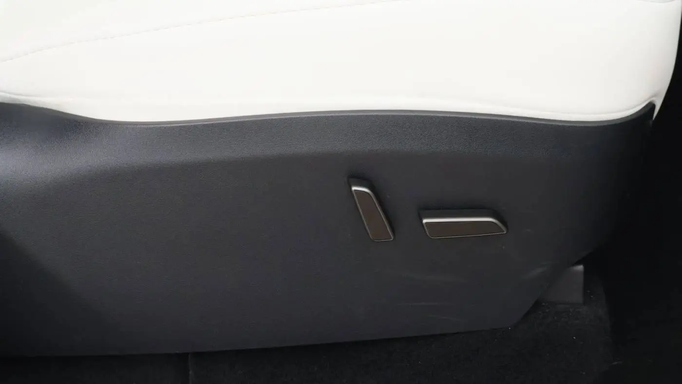 2024 Tesla Model Y 7SAYGDEE9RF117281