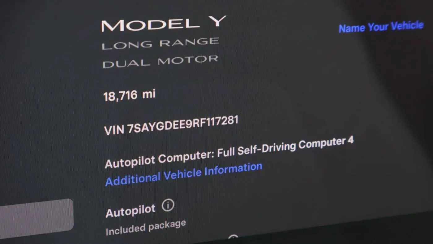 2024 Tesla Model Y 7SAYGDEE9RF117281
