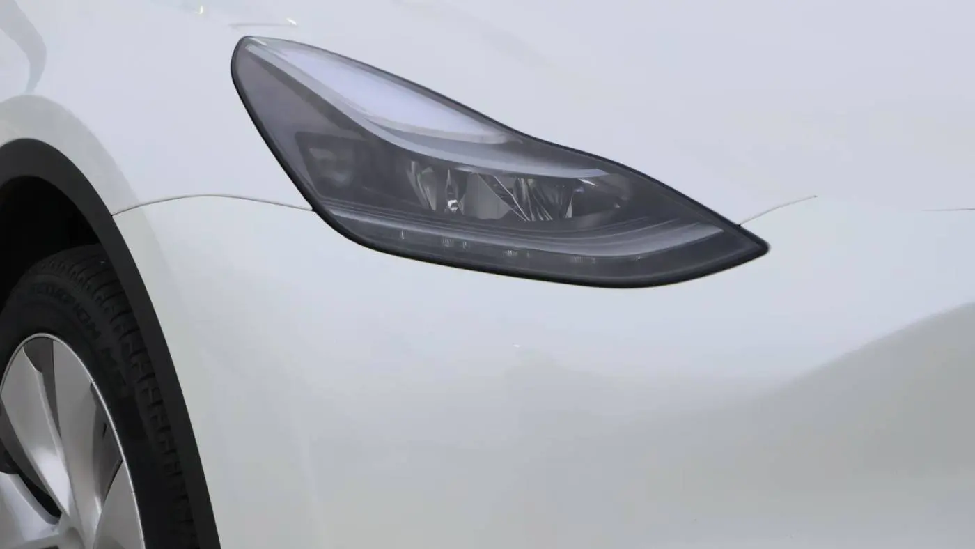 2024 Tesla Model Y 7SAYGDEE9RF117281