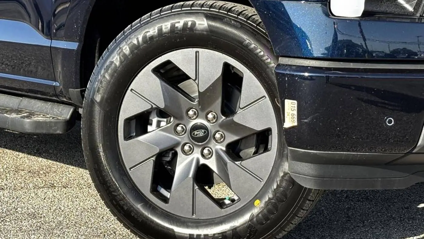 2025 Ford F-150 Lightning 1FT6W3L70SWG02061
