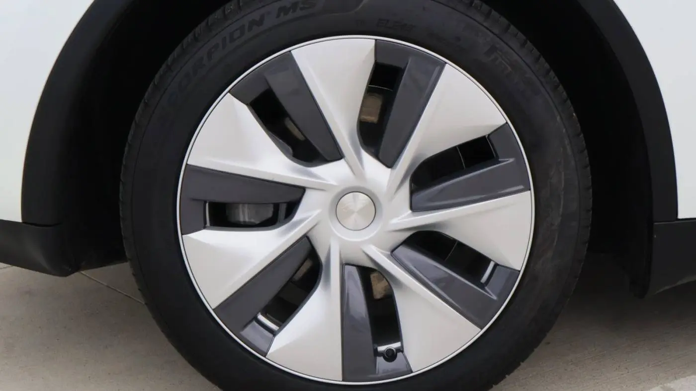 2024 Tesla Model Y 7SAYGDEE9RF117281