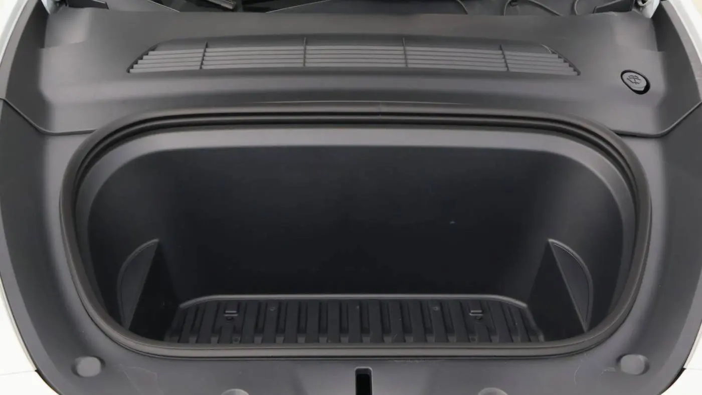 2024 Tesla Model Y 7SAYGDEE9RF117281