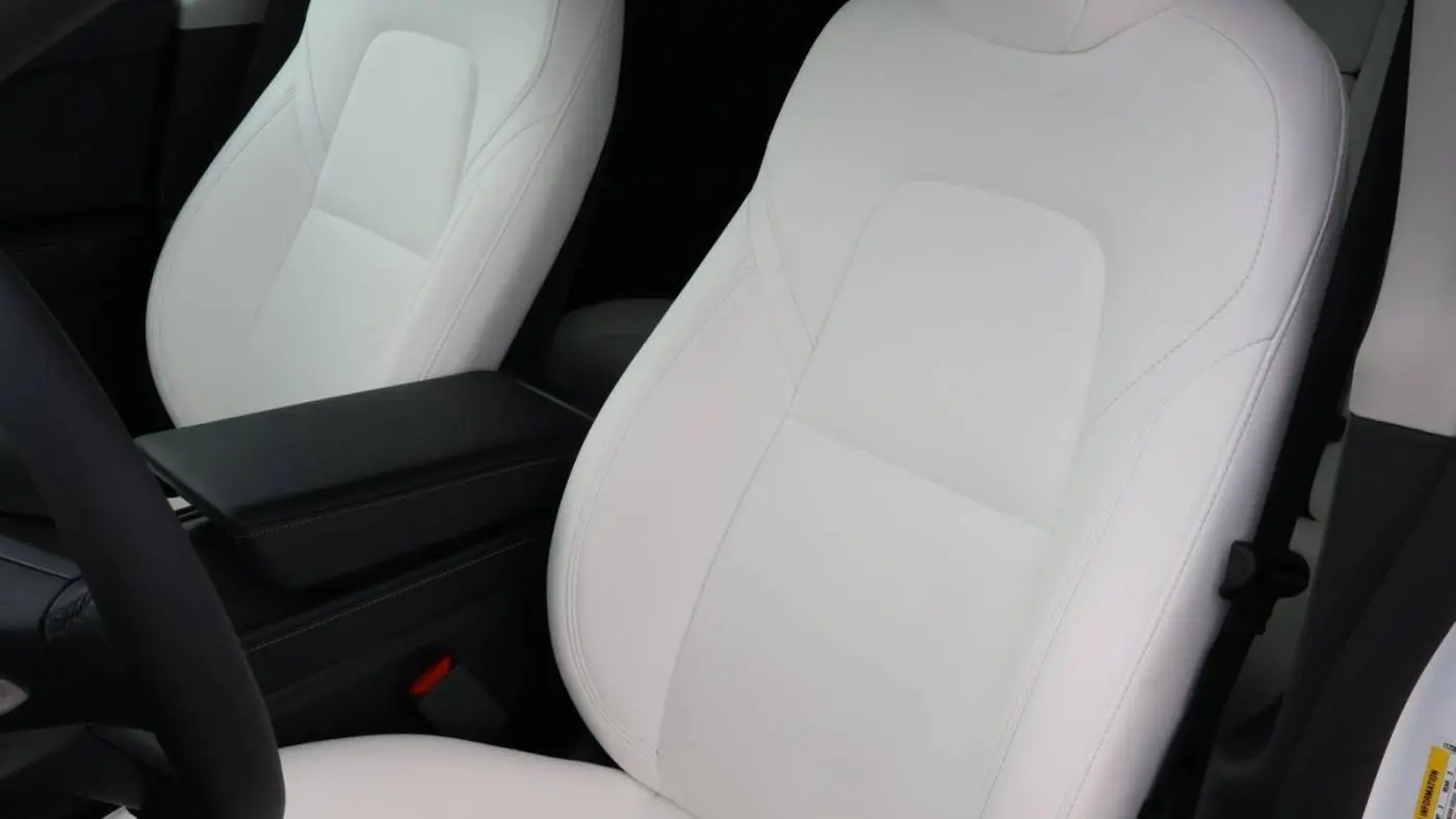 2024 Tesla Model Y 7SAYGDEE9RF117281