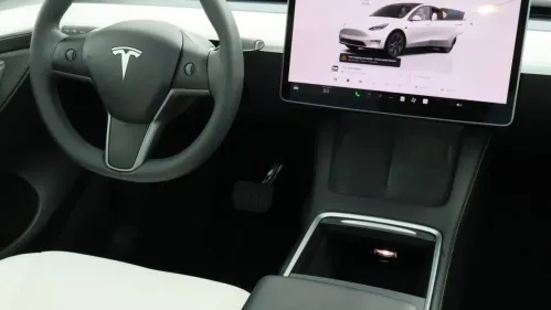2024 Tesla Model Y 7SAYGDEE9RF117281