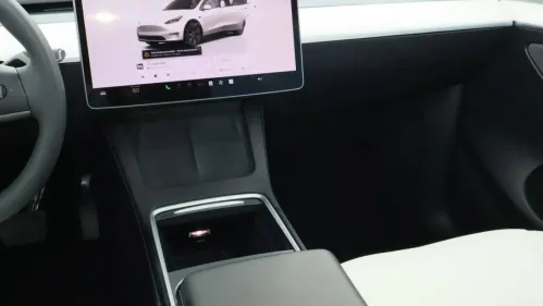 2024 Tesla Model Y 7SAYGDEE9RF117281