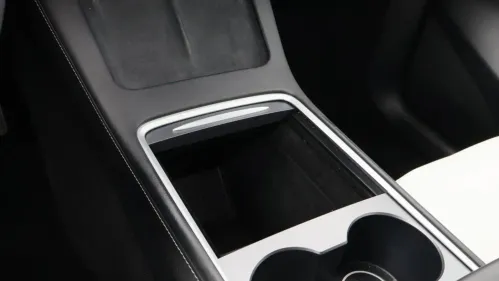 2024 Tesla Model Y 7SAYGDEE9RF117281