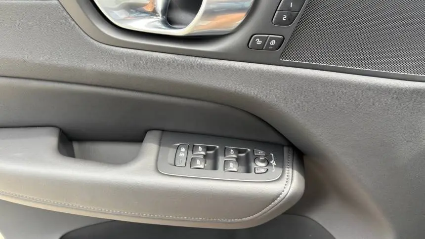 2025 Volvo XC60 YV4H60RC4S1190040