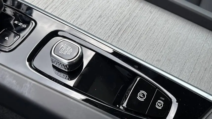 2025 Volvo XC60 YV4H60RC4S1190040