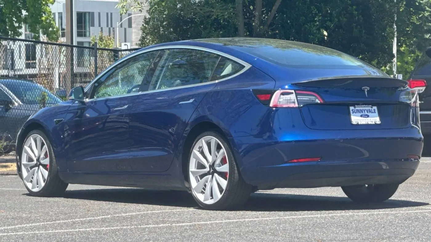 2018 Tesla Model 3 5YJ3E1EB5JF072359