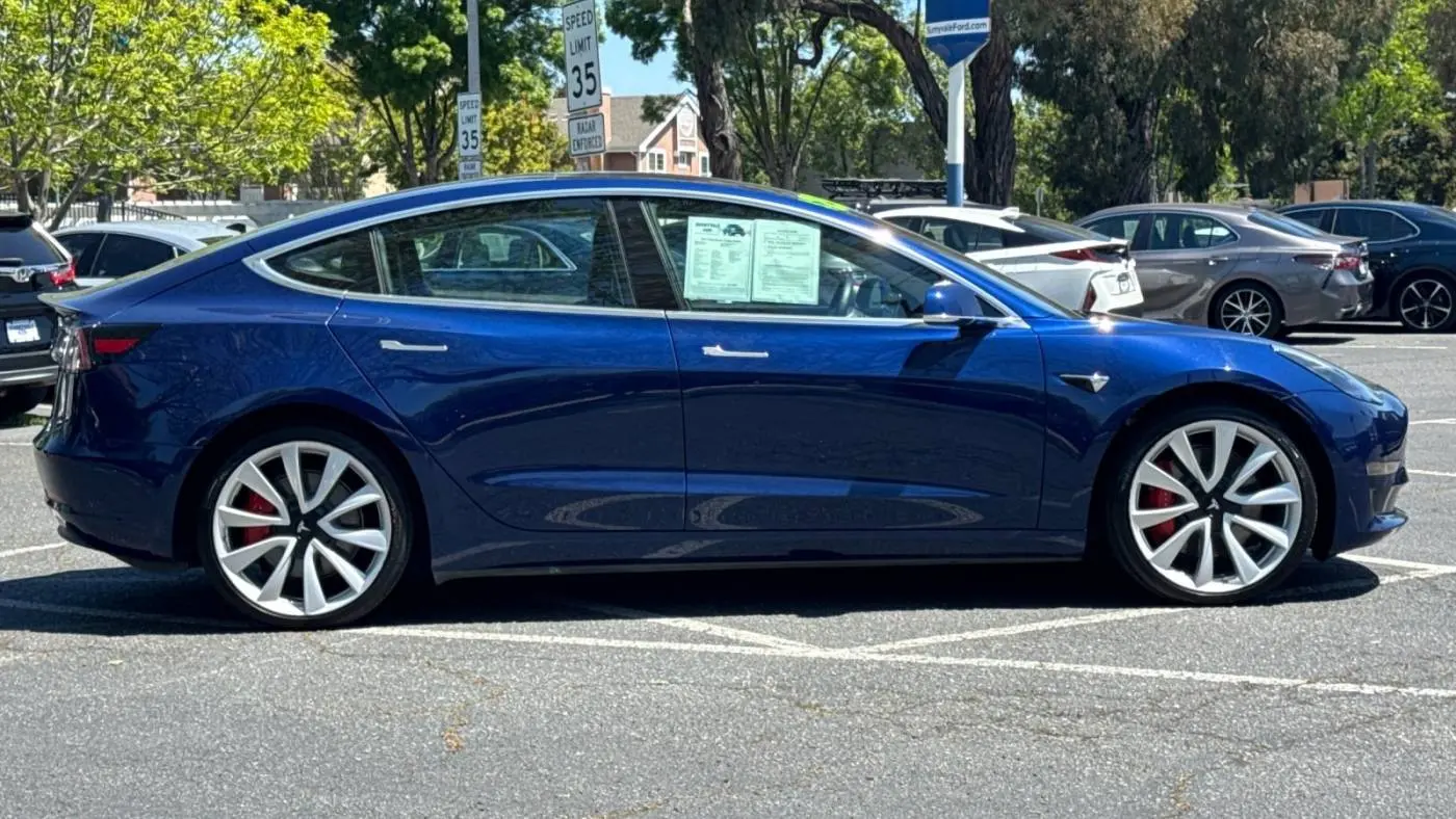 2018 Tesla Model 3 5YJ3E1EB5JF072359