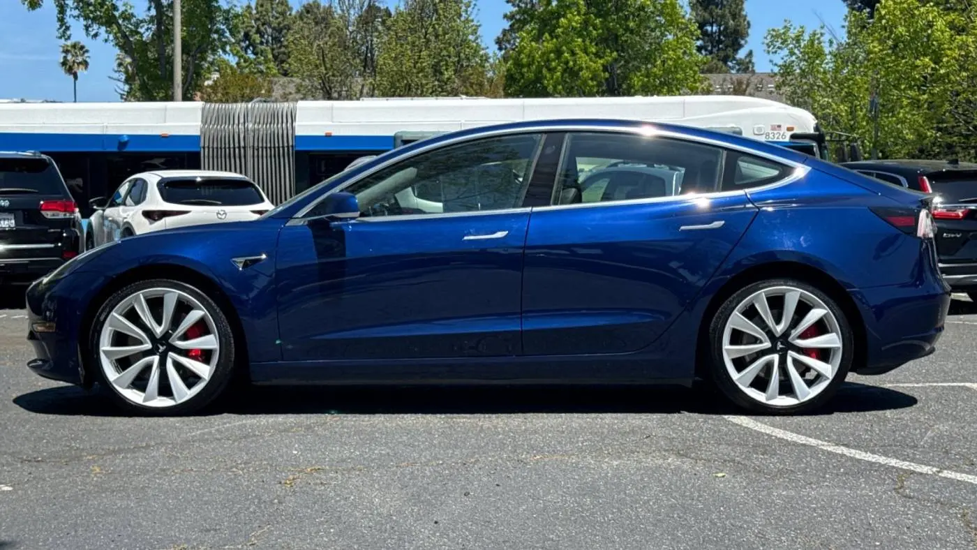 2018 Tesla Model 3 5YJ3E1EB5JF072359