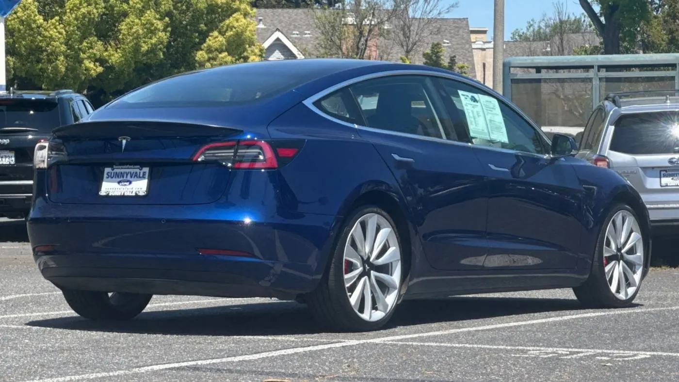 2018 Tesla Model 3 5YJ3E1EB5JF072359