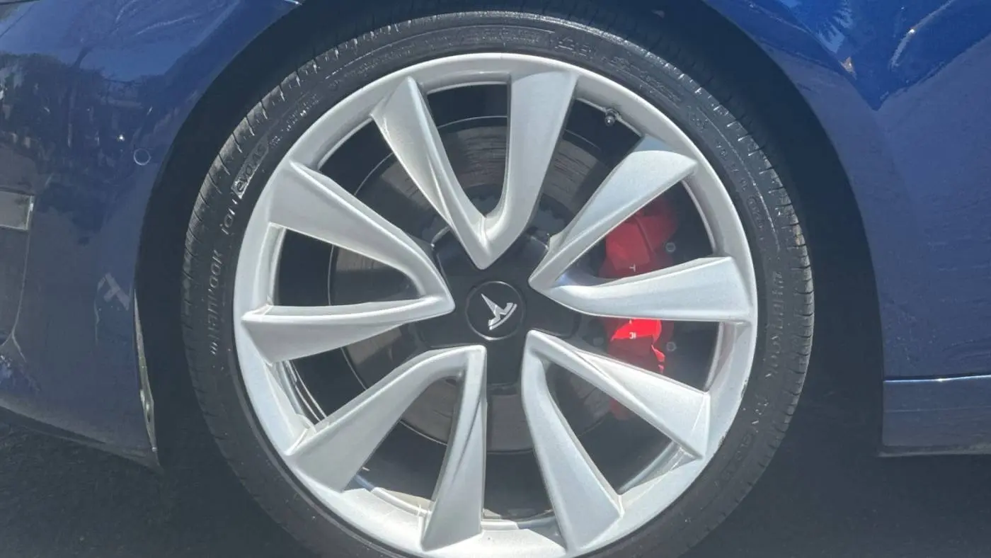 2018 Tesla Model 3 5YJ3E1EB5JF072359
