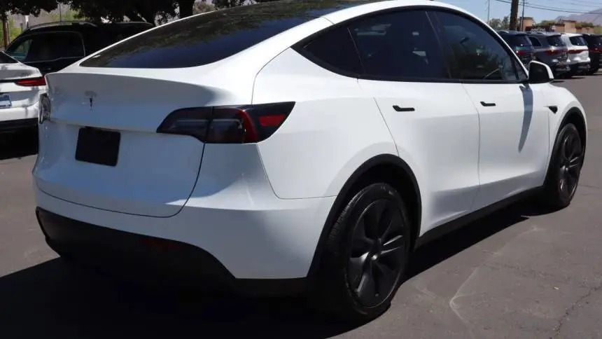 2025 Tesla Model Y 7SAYGDED6SF220929