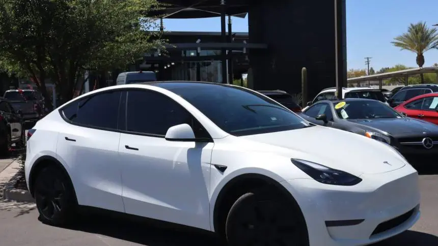 2025 Tesla Model Y 7SAYGDED6SF220929