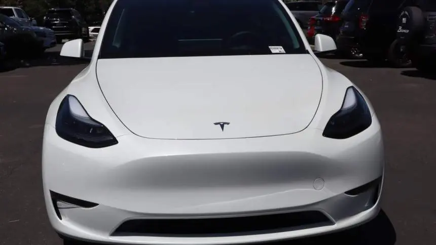 2025 Tesla Model Y 7SAYGDED6SF220929