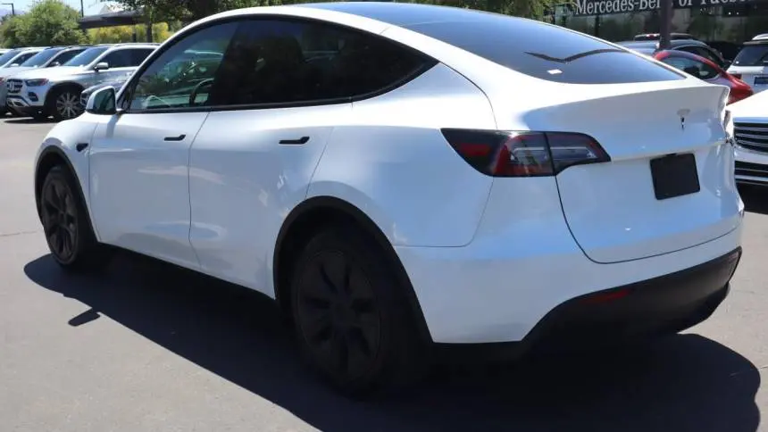 2025 Tesla Model Y 7SAYGDED6SF220929