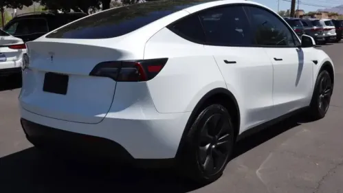 2025 Tesla Model Y 7SAYGDED6SF220929