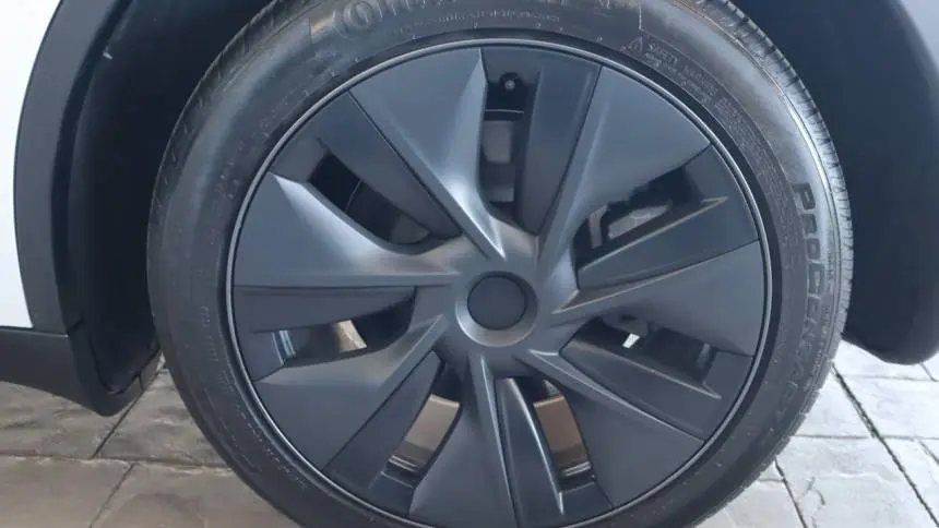 2025 Tesla Model Y 7SAYGDED6SF220929