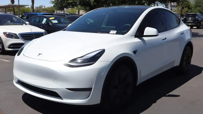 2025 Tesla Model Y 7SAYGDED6SF220929