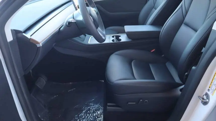 2025 Tesla Model Y 7SAYGDED6SF220929