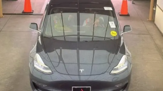 2018 Tesla Model 3 5YJ3E1EB8JF065986