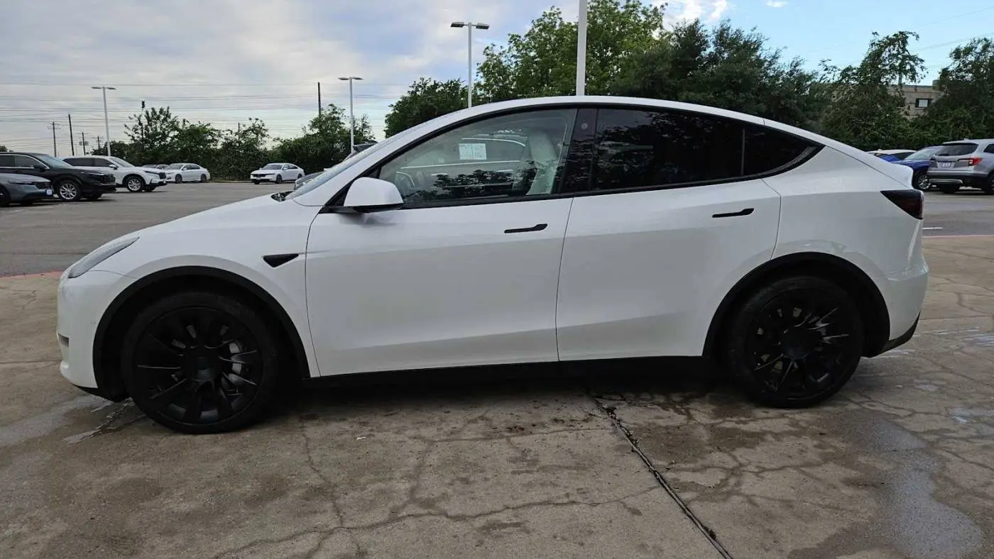 2021 Tesla Model Y 5YJYGAEE3MF252793