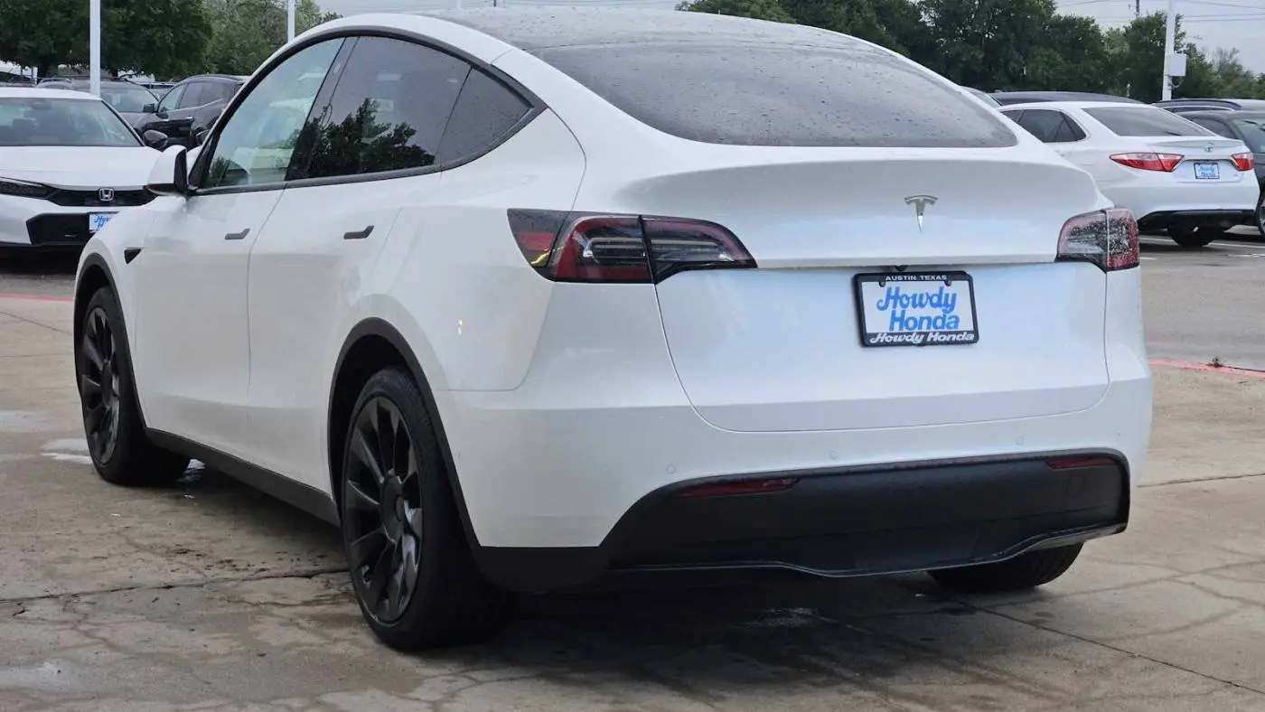 2021 Tesla Model Y 5YJYGAEE3MF252793
