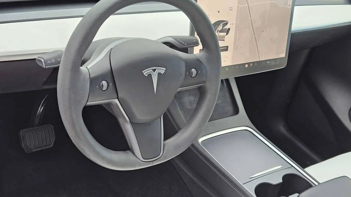 2021 Tesla Model Y 5YJYGAEE3MF252793