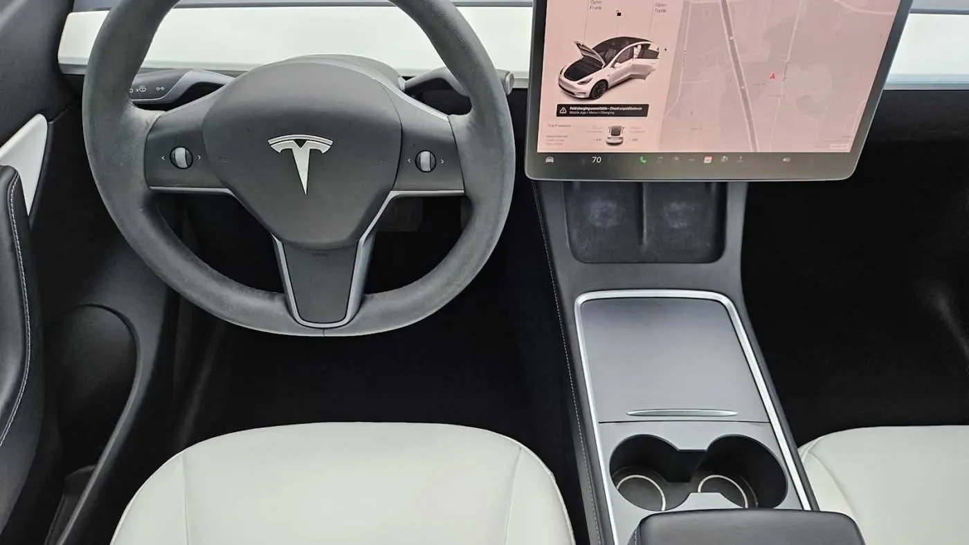 2021 Tesla Model Y 5YJYGAEE3MF252793